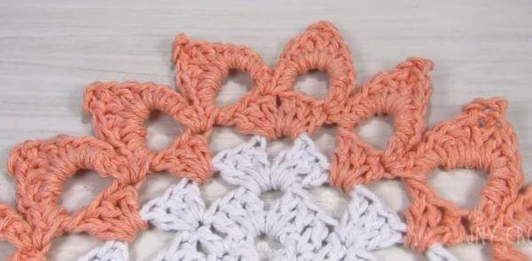 Crochet nozzle for square string rug