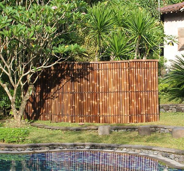 The wall made from handicrafts with thick bamboo was fixed in the external area of ​​the property