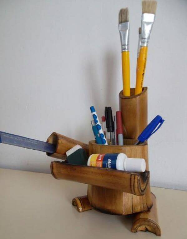 It is possible to create ingenious pieces that help in organizing through bamboo crafts