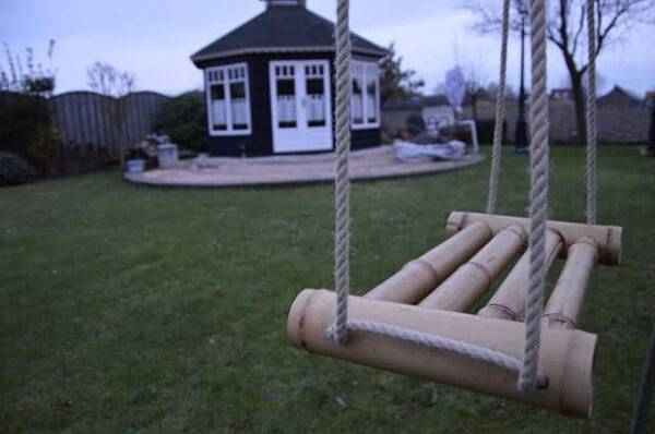 Create a beautiful and comfortable swing from bamboo crafts