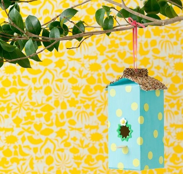 Crafts with milk carton form a beautiful birdhouse