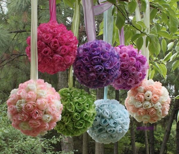 Hanging bouquets formed with EVA flowers