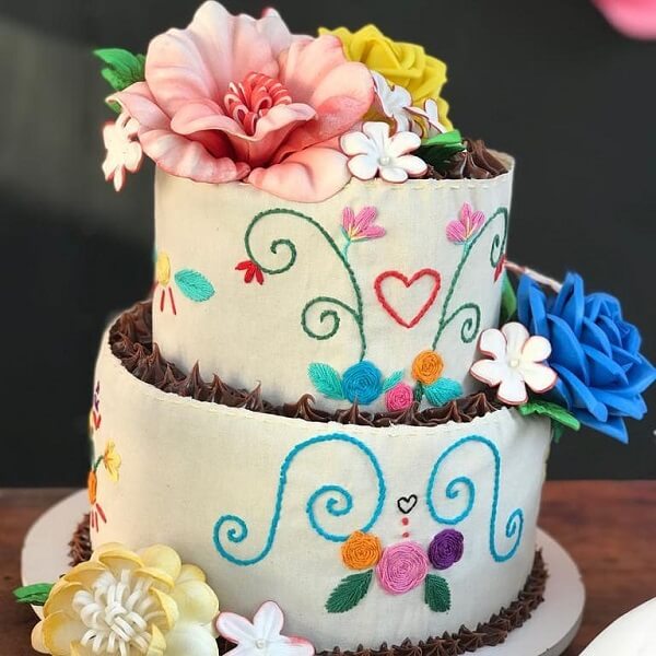 Fake cake formed with EVA flowers