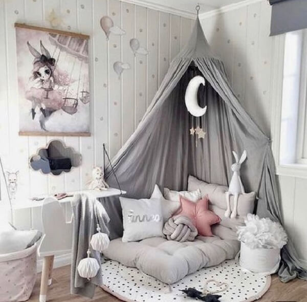The gray knot pillow complements the decor of the children's room