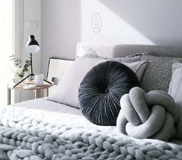 The gray knot cushion blends perfectly with the clean decor of the room