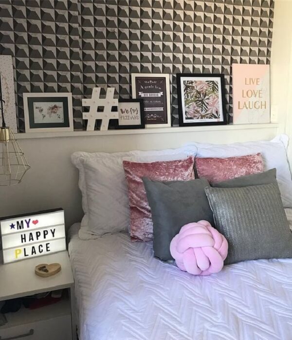 Pink knot cushion harmonizes with bedroom decor
