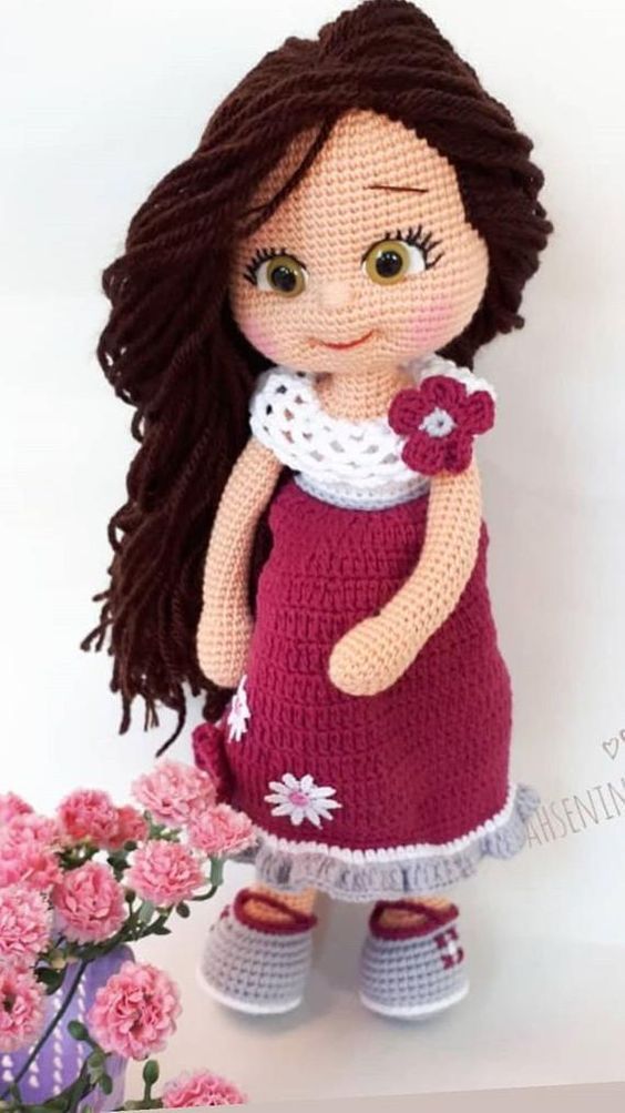 amigurumi - doll with amigurumi flowers