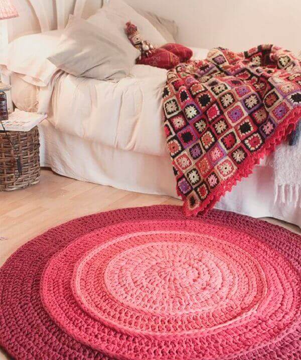Pink round crochet rug in single room