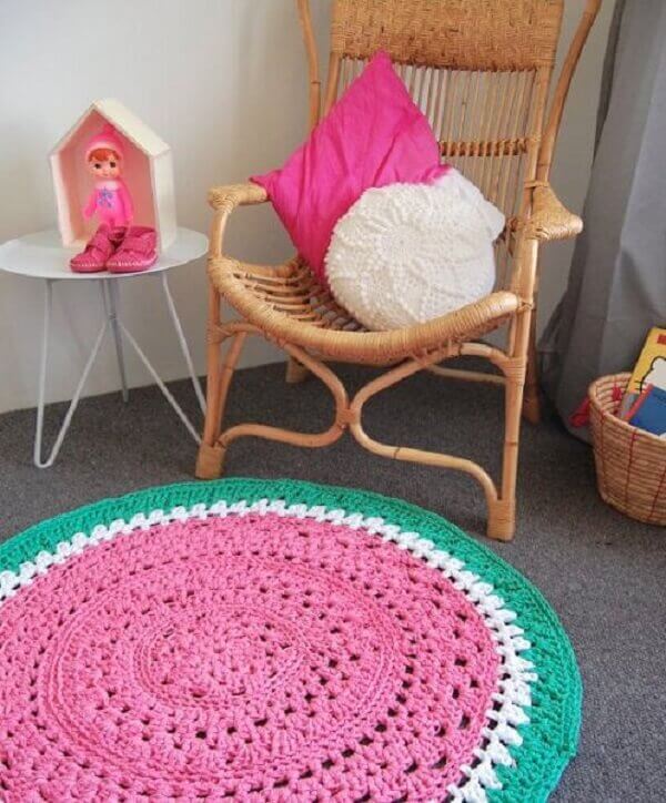 Round crochet rug with fruit motif