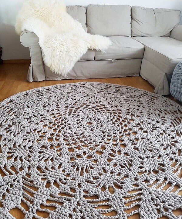 Round crochet rug for living room