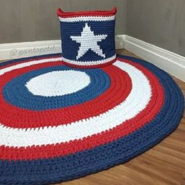 Round crochet rug in the colors of Captain America