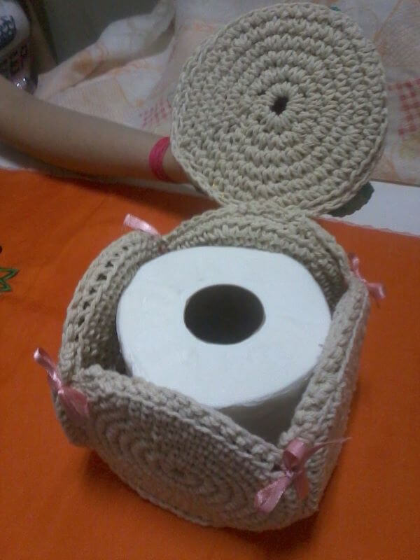 Crochet toilet paper holder