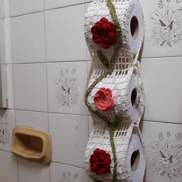 crochet toilet paper holder with flowers