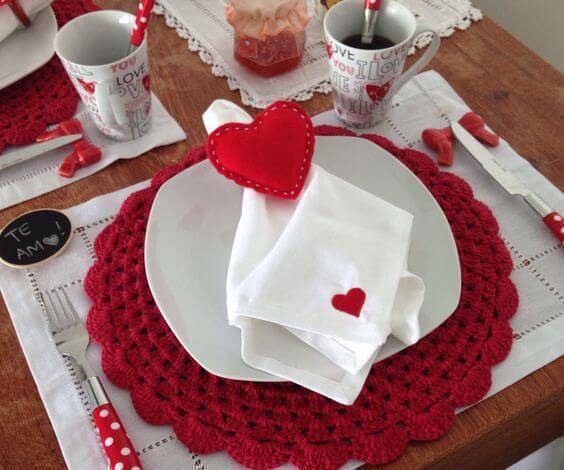 romantic red crochet sousplat
