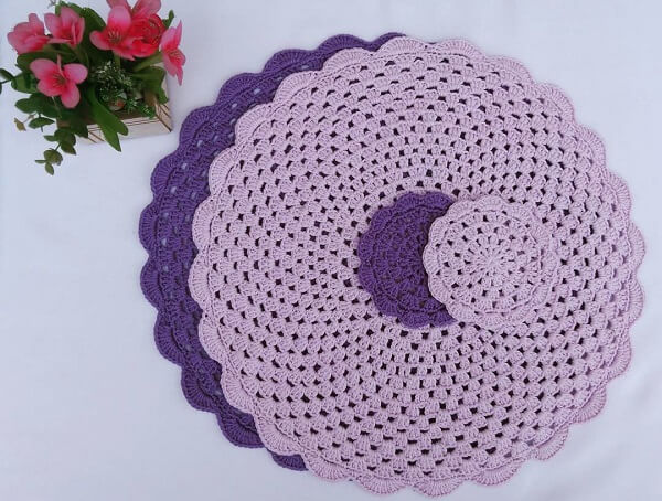 Purple crochet sousplat