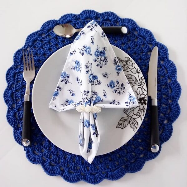 Crochet sousplat in vibrant blue tone