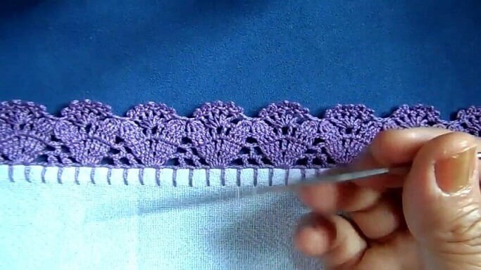 Crochet hook for purple dishcloth Foto de Artes da Cata