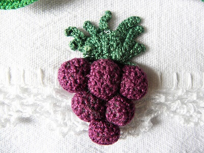 Mini crochet bunch of grapes in crochet nozzle Photo by those and others