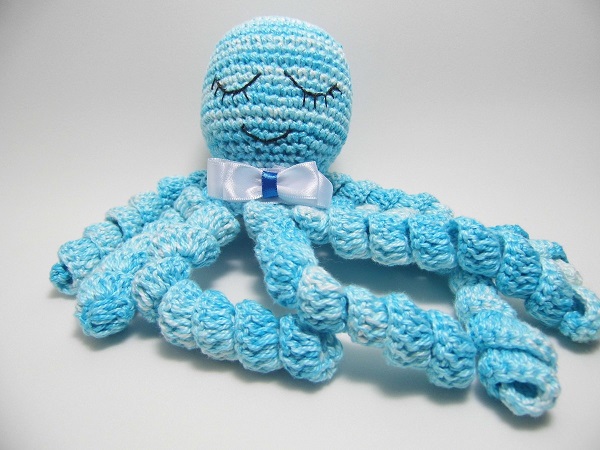 Crochet octopus with white bow
