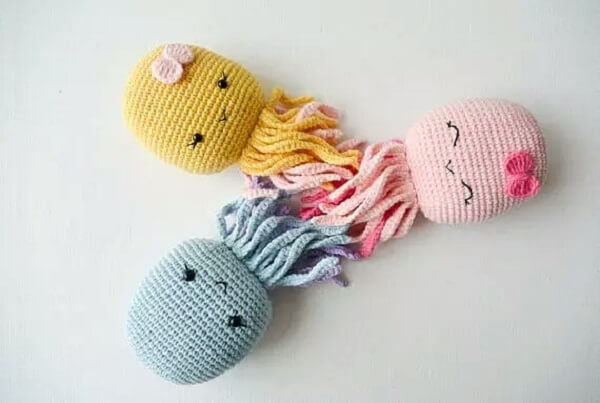 Mini crochet octopus model for newborns