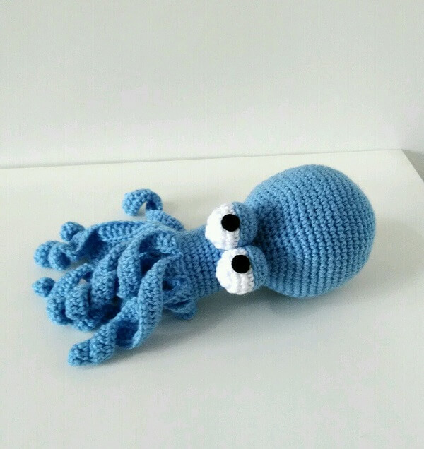 Blue tone octopus model