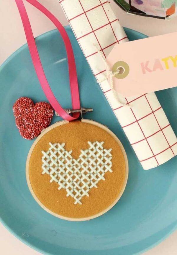 Easy to learn heart-shaped cross stitch