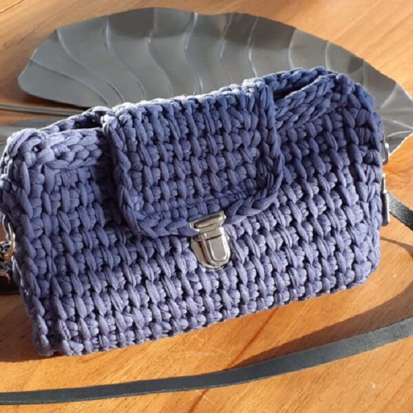 Purple purse made in Tunisian crochet