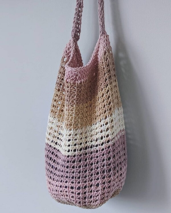 Bag model made in Tunisian crochet