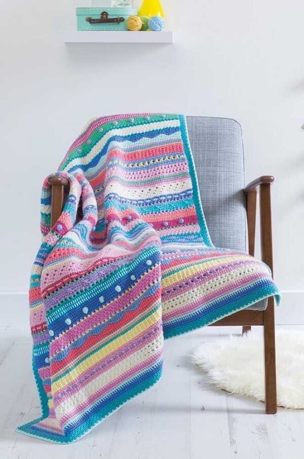 Colorful blanket model made using the Tunisian crochet technique