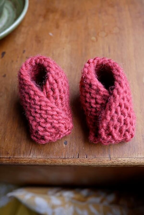 Baby booties made in Tunisian crochet