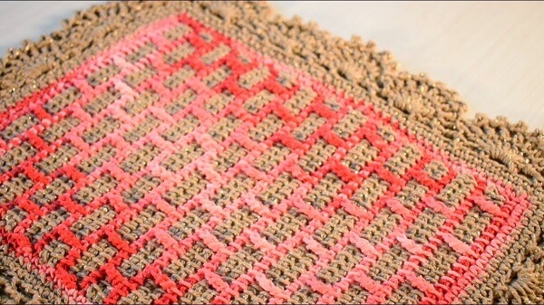 Delicate rug made in Tunisian crochet