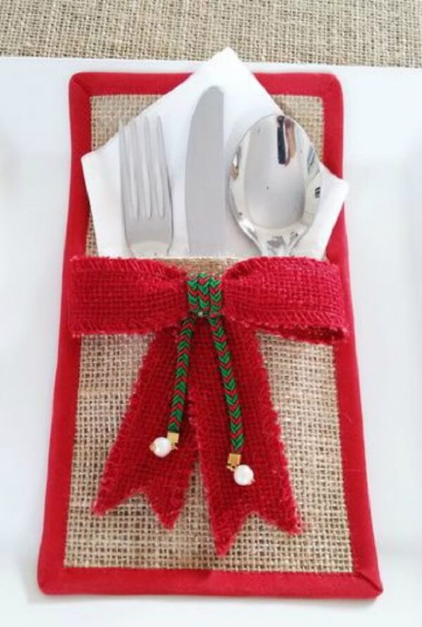 Decorate the Christmas table with fabric cutlery holder