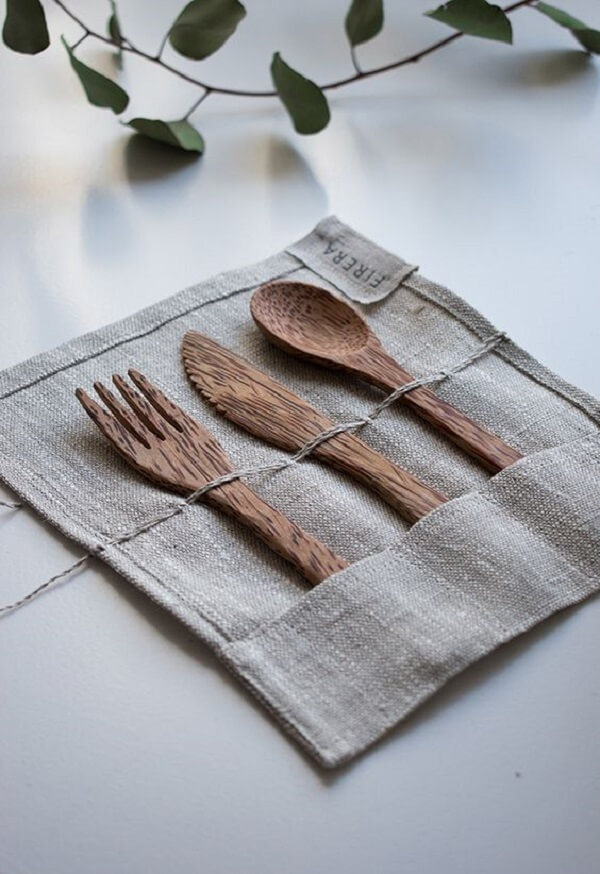Bamboo cutlery was gently accommodated in the fabric
