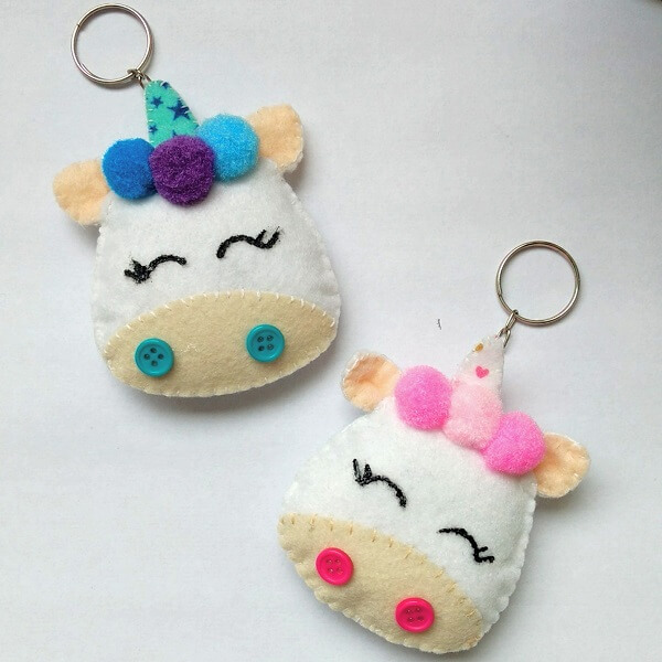 The unicorn felt keychain can be made in different ways