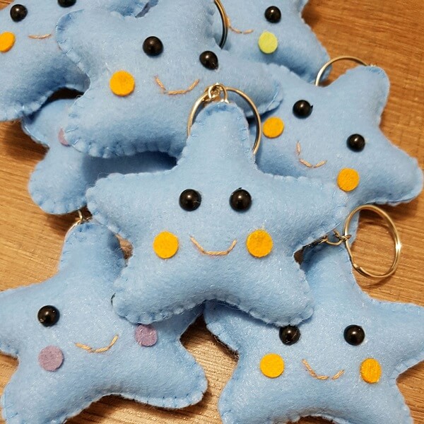 Star shaped felt key chains are common