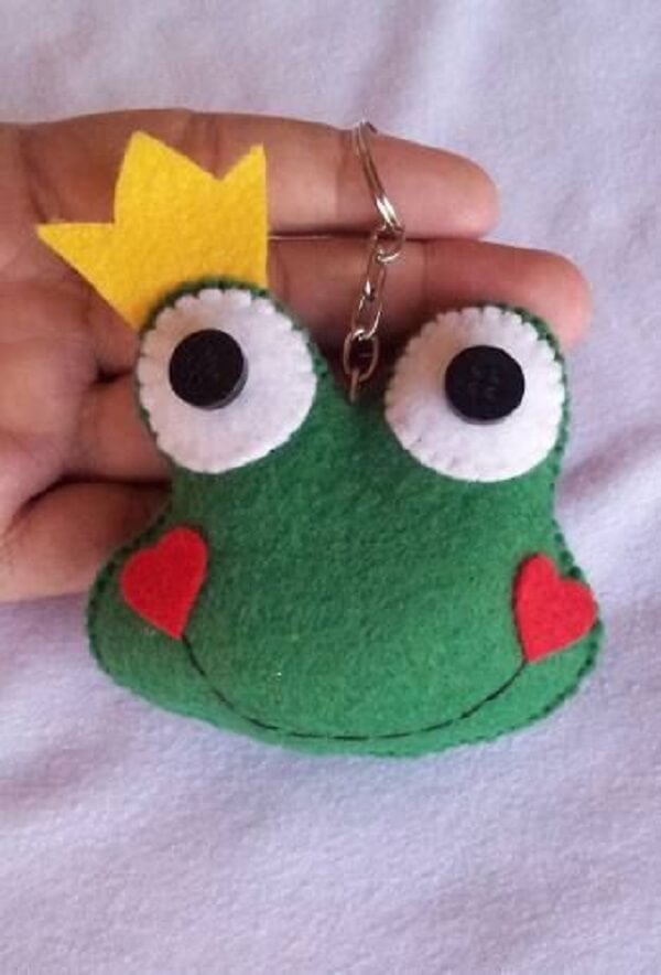 Frog shaped felt keychain