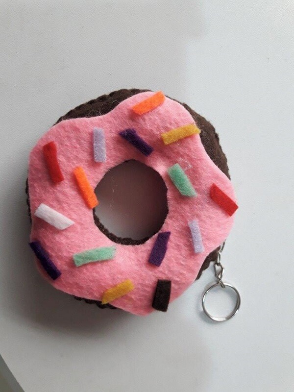 The felt donut keyring is versatile and can be used in different celebrations