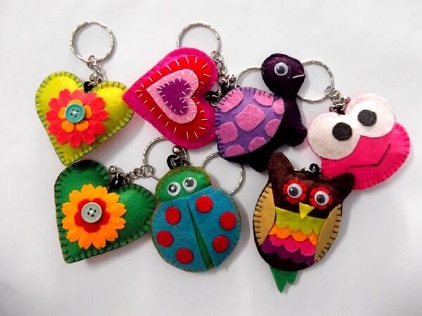 Use bright colors when making your felt keychain