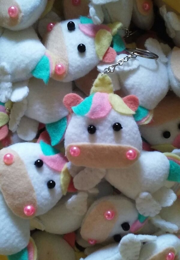 Use a unicorn keychain for your birthday party