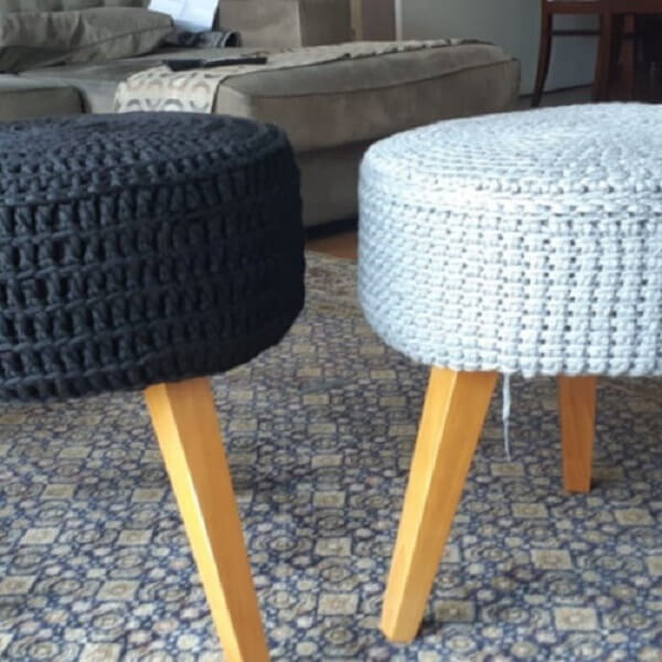 Puff with seat made with Tunisian crochet finish