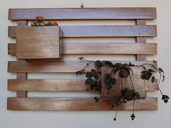 General wooden crafts to put plants on the wall
