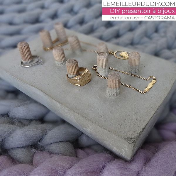 DIY Jewelry display in coated concrete to put in your dressing room