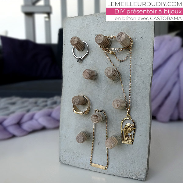 DIY Concrete jewelry display made by Magali Thiébaud with Castorama standing to put in his dressing room