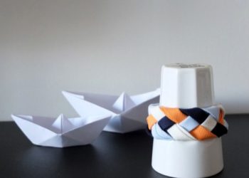 Learn how to weave a bracelet with 4 strands!