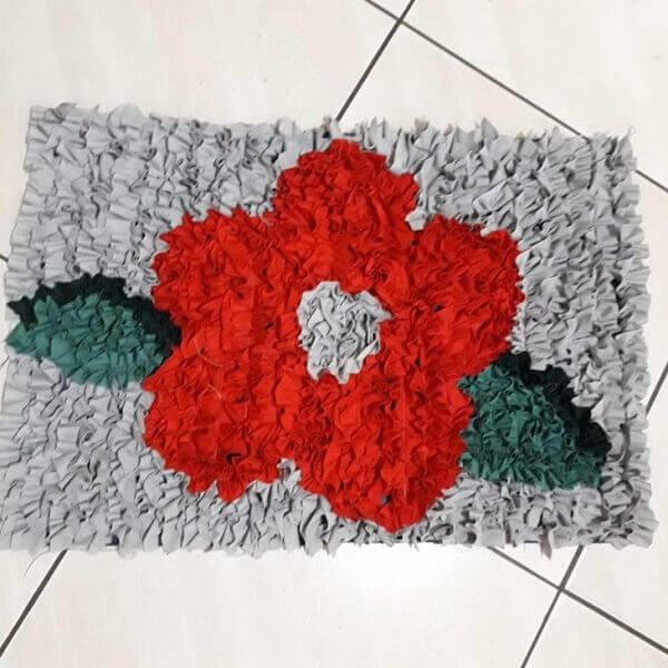 Patchwork rug with floral design