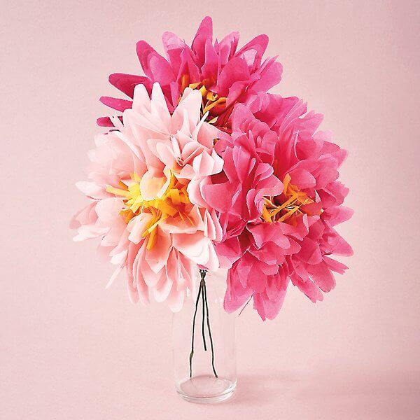 Decore sua casa com as lindas flores de papel de seda cor de rosa