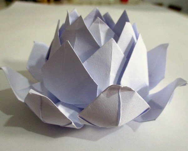 Origami fácil flor de lótus branca
