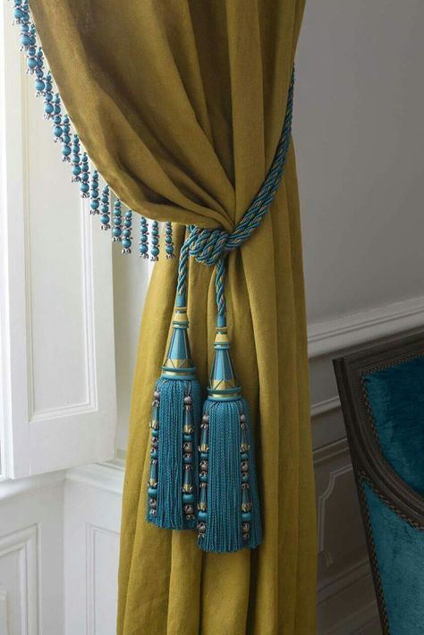 Prendedor de cortina azul e amarela