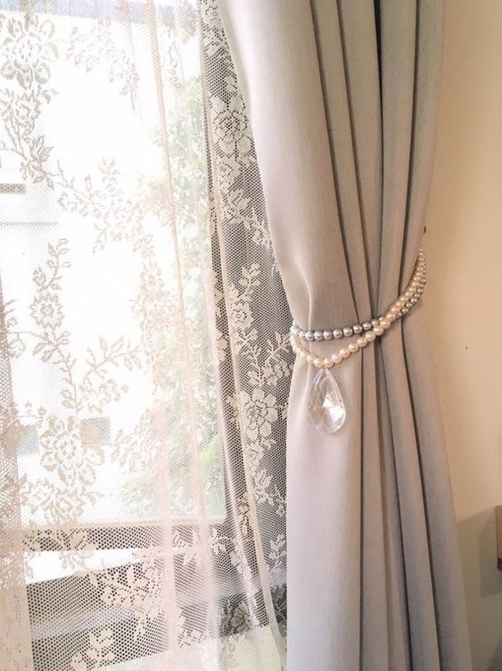 Prendedor de cortina com pedras neutras