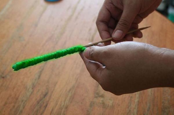 How to make a rose with modelling dough - Step 1